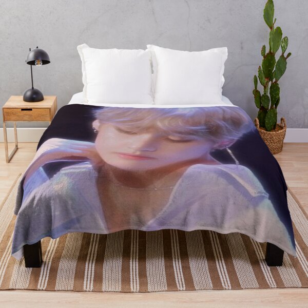 taehyung 90s heartthrob Throw Blanket