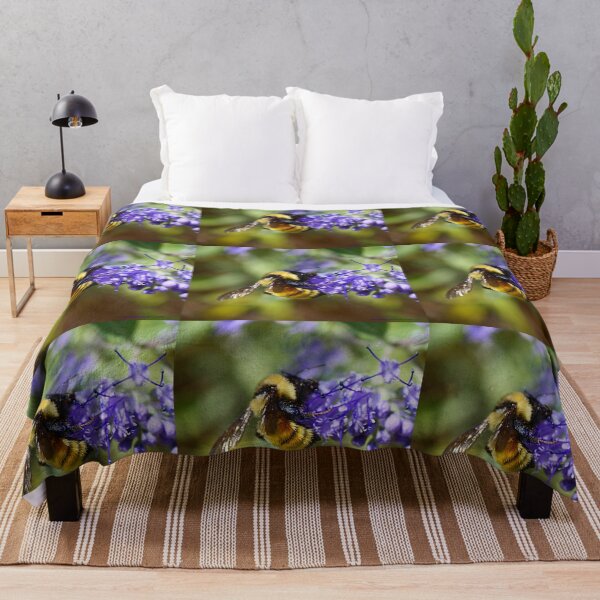 Item preview, Abeja de Nicole designed and sold by Katagram.