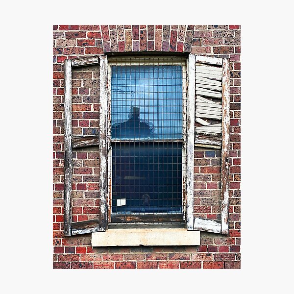 Aperçu de l'œuvre Volets anciens, Abbotsford créée et vendue par Roz McQuillan Fine Art & Photography.
