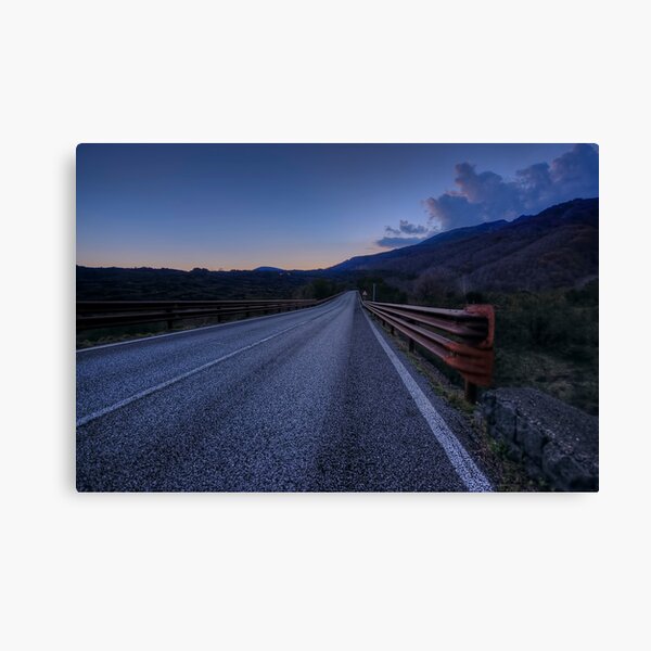 Lunga e diritta correva la strada Canvas Print