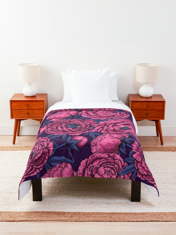 Alternate view of Pink peony bouquet Comforter