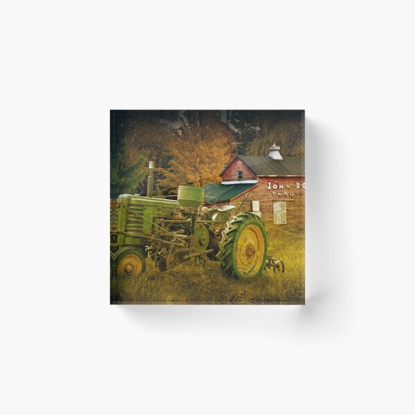Artikelvorschau, Alter Weinlese-Traktor auf einem Bauernhof-Gebiet entworfen und verkauft von Randall Nyhof.