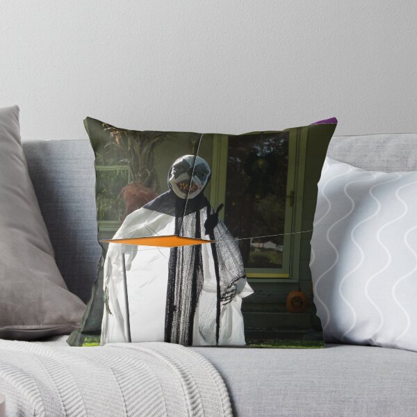 Aperçu de l'œuvre Framed Ghouls créée et vendue par WildestArt.