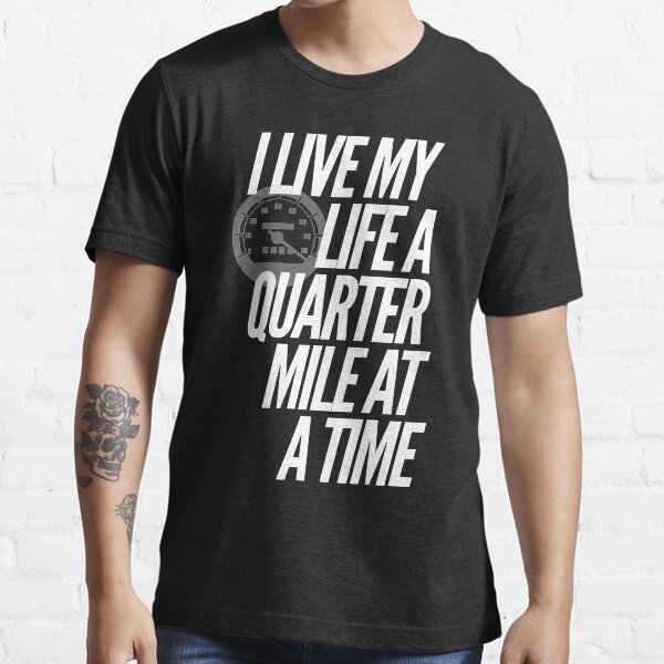 Je vis ma vie un quart de mille à la fois T-shirt essentiel
