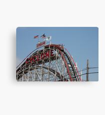 Riding the Cyclone Leinwanddruck