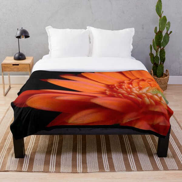 Blooming lovely Throw Blanket