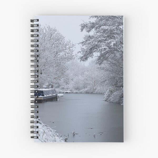 Artikelvorschau, Gefrorener Kanal – Macclesfield-Kanalfoto, Schnee-Winter-Landschaftsdruck, Mono entworfen und verkauft von Chris Warham.