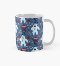 Taza Yukon y Bumble con sombreros y muñecos