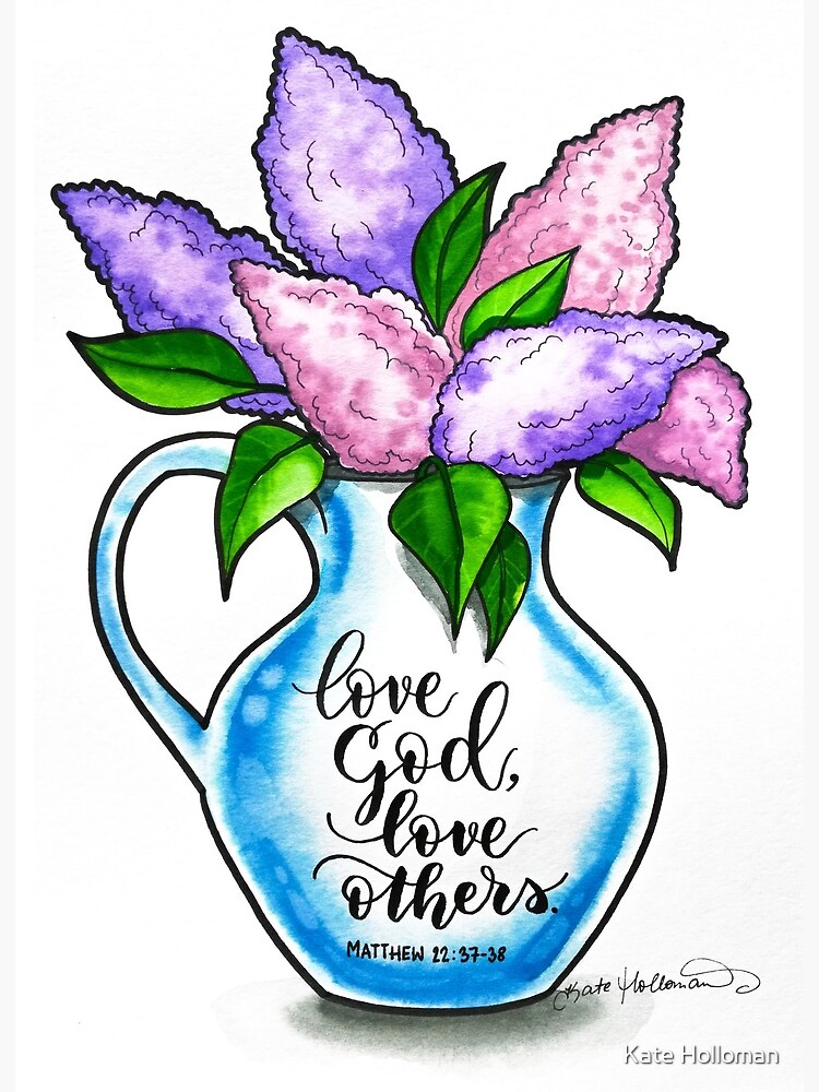 Lámina rígida «Ama a Dios, ama a los demás - Arte cristiano de la acuarela  - Verso ilustrado de la Biblia - Flores de color lila en un jarrón» de  KateHolloman | Redbubble