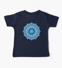 Boho Mandala en bleu et blanc monochrome T-shirt bébé