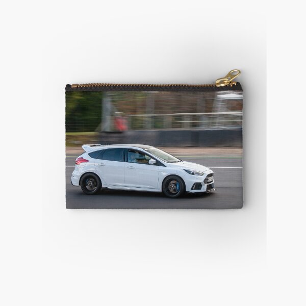 Artikelvorschau, Ford Focus RS in Brands Hatch entworfen und verkauft von SESCAutomotive.