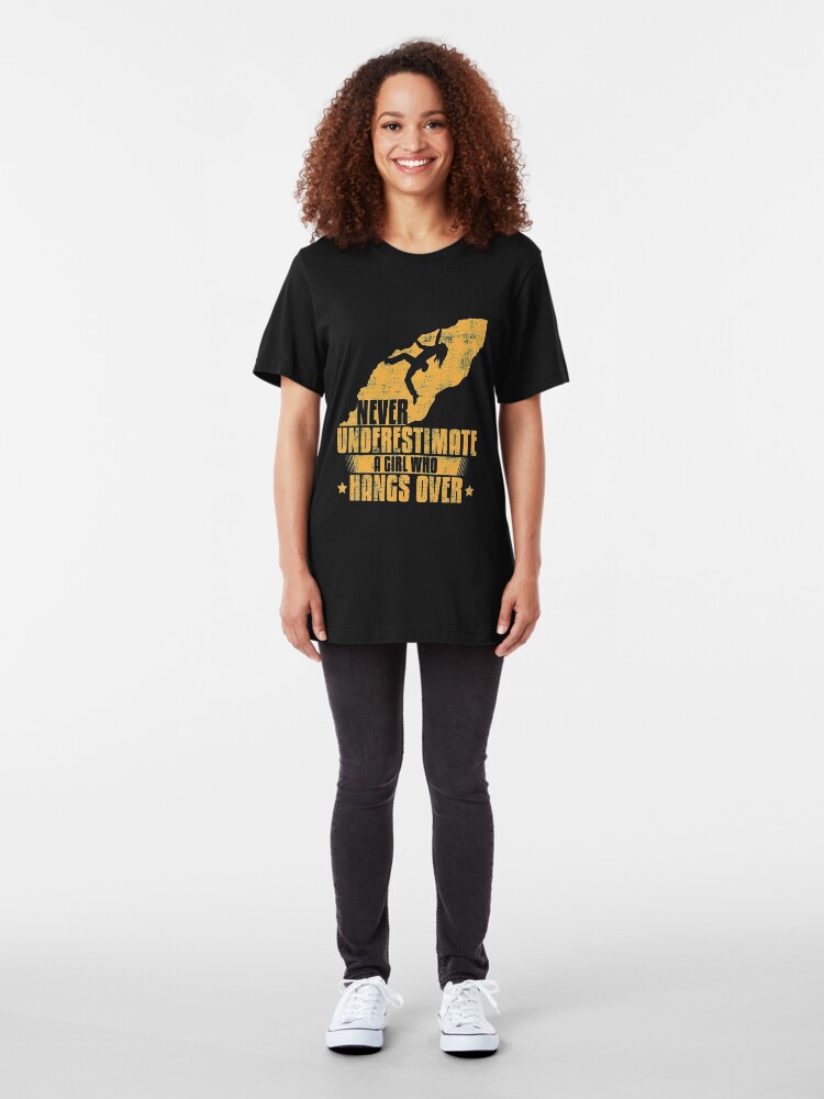 Alternative Ansicht von Never Underestimate A Girl Who Hangs Over - Girls Rock Climbing Slim Fit T-Shirt
