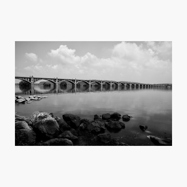 Artikelvorschau, Veteranen Memorial Bridge entworfen und verkauft von Hugh Olin Smith Jr.