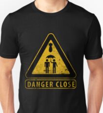 Camiseta unisex Precaución Peligro Cerrar signo