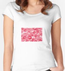Hearts and Kisses Tailliertes Rundhals-Shirt