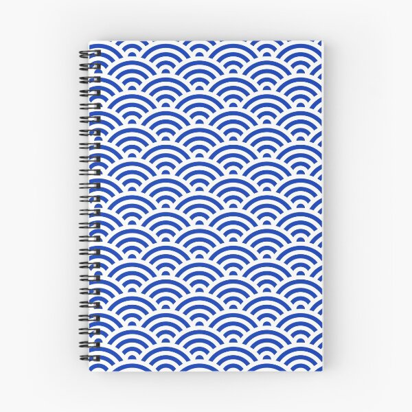 Aperçu de l'œuvre Écusson Seigaiha Wave Bleu Foncé créée et vendue par Sally Cummings.
