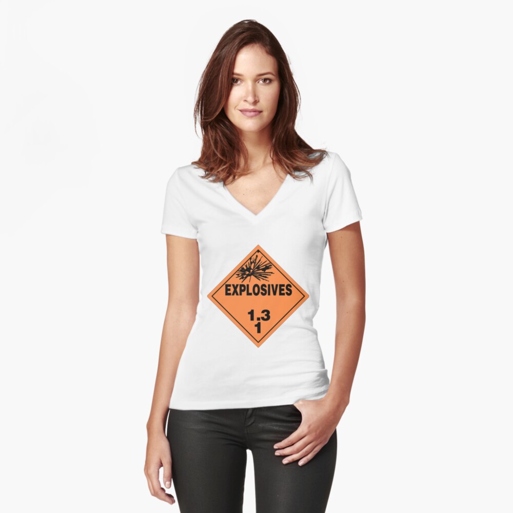 Artikel-Vorschau von Tailliertes T-Shirt mit V-Ausschnitt, designt und verkauft von Yamazakin.