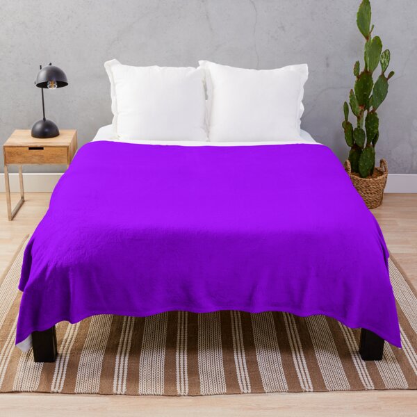 Aperçu de l'œuvre TRÈS VIVIDE VIOLET - LA GAMME VIVID - 100 NUANCES DE VIOLET SUR OZCUSHIONS créée et vendue par ozcushions.
