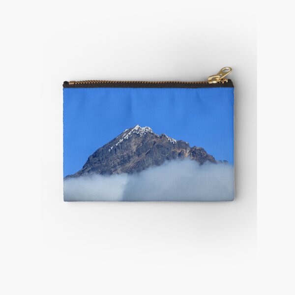 Aperçu de l'œuvre Mount Cotacachi Above the Clouds créée et vendue par rhamm.
