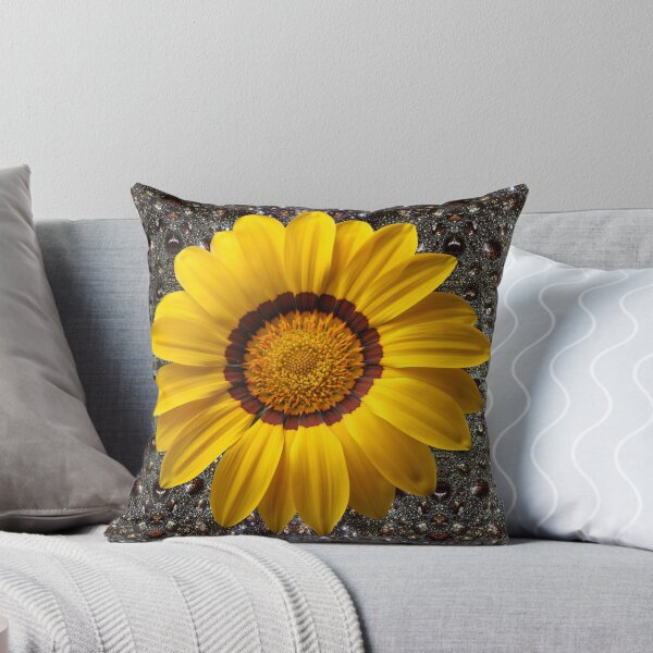 Aperçu de l'œuvre Belle fleur jaune sur fond abstrait créée et vendue par homemadecreate.