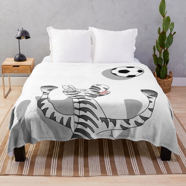 Artikelvorschau,  Cartoon-Stil Zebra springt in Richtung eines Schwarz-Weiß-Fußballs.

 entworfen und verkauft von piedaydesigns.