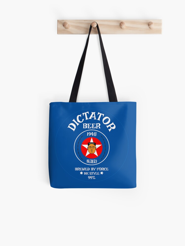 Diktator Bier Lustige Parodie Nordkorea Bier Geschenke Kim Diktator Kim Jong Un Liebes Bier Liebes Parodie M Liebes Witze Bruder Vati Bester Freund Bar Shirt Stofftasche Von Happygiftideas Redbubble