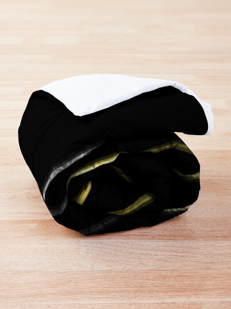 Alternate view of A Link Between Triforces Comforter