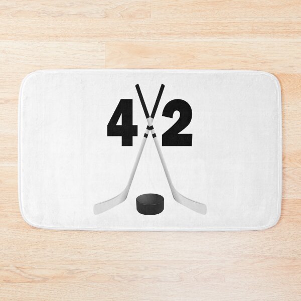 Artikelvorschau, Hockey Nummer 42 - zweiundvierzig mit Schlägern und Scheibe entworfen und verkauft von AllShirts21.