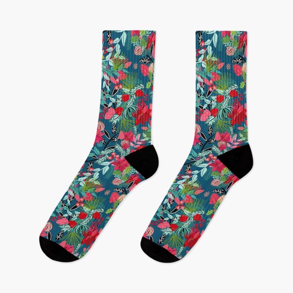 Artikelvorschau, Fruchtiges Weihnachtskranzmuster blauer Hintergrund entworfen und verkauft von SweetCoolVibes.
