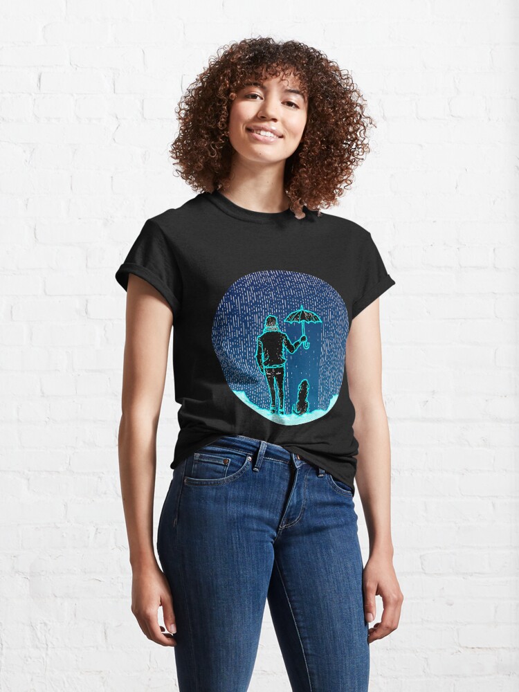 Vista alternativa de Camiseta clásica Perro en la luvia