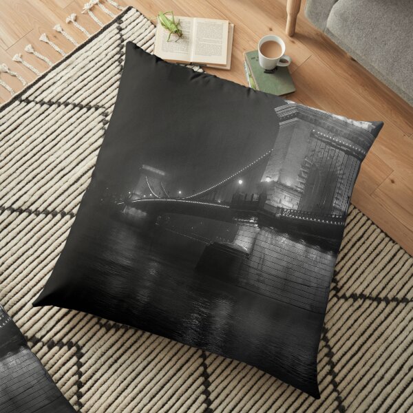 Lánchíd, Budapest Floor Pillow