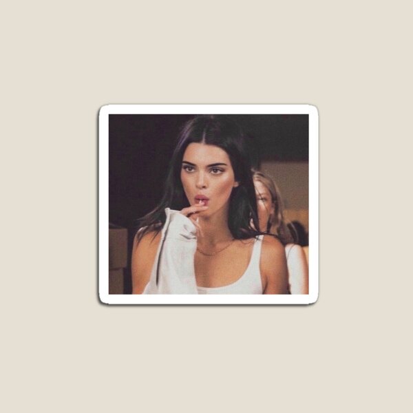 Aperçu de l'œuvre Kendall Jenner Lollipop créée et vendue par Carlasaizz.
