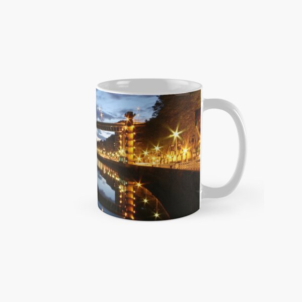 Vista previa del artículo con la obra «Bilbao crepúsculo cielo País Vasco», diseñado y vendido por M Tchaikovsky.