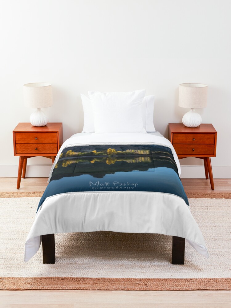 Alternate view of Flame Trees Comforter