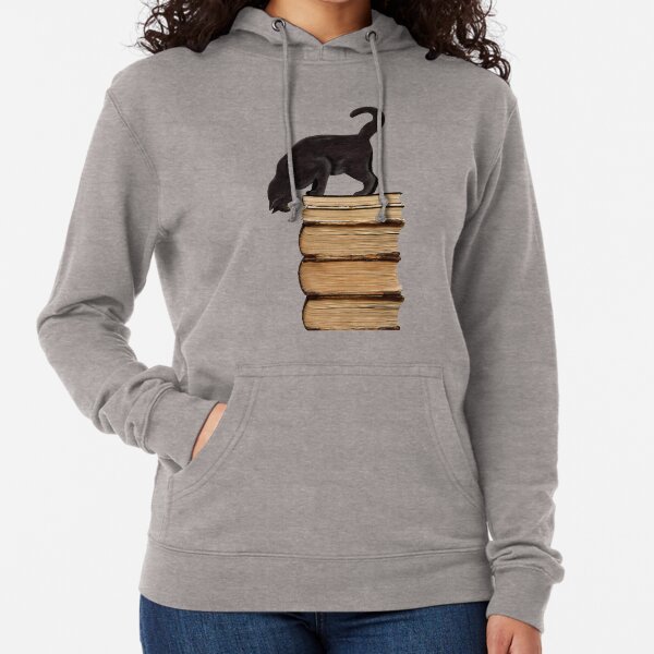 Artikel-Vorschau von Neugierige schwarze Katze auf alten Büchern für literarische Katzenliebhaber, designt und verkauft von SirLeeTees.
