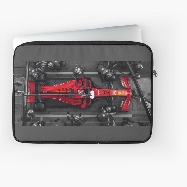 Charles Leclerc Ferrari parada en boxes Funda para portátil