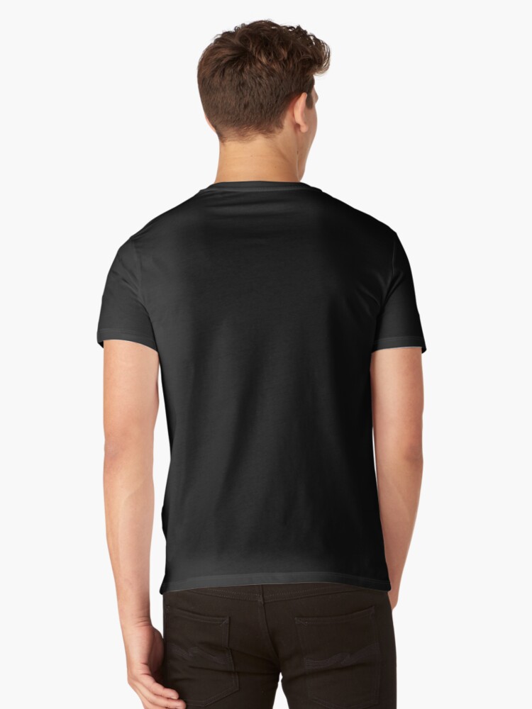 Aperçu 2 sur 3. T-shirt col V avec l'œuvre Cheval Akhal Téké, dessin cheval alezan, cheval de selle, races de chevaux du Turkménistan créée et vendue par WebEquitation.